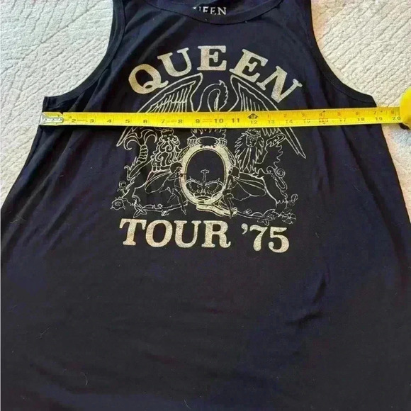 Official QUEENS merch tank top - Picture 6 of 7